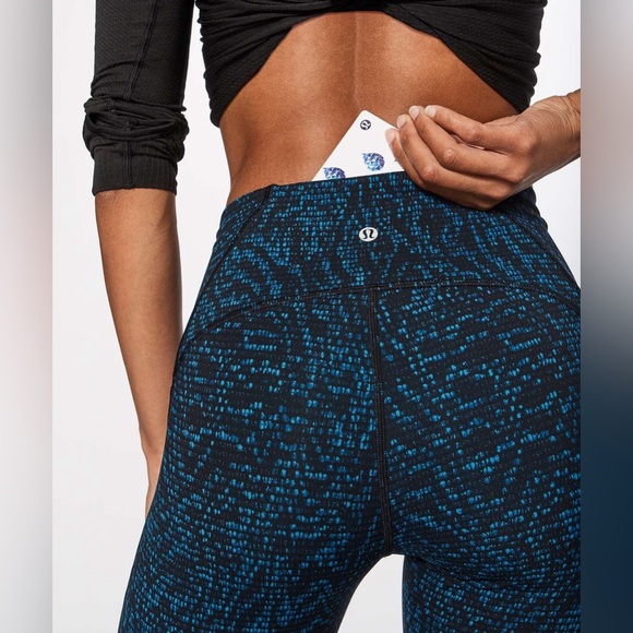 Lululemon Train Times Crop 17” Black Blue Mesh-Panel Capri Leggings Size 6 - Picture 4 of 11